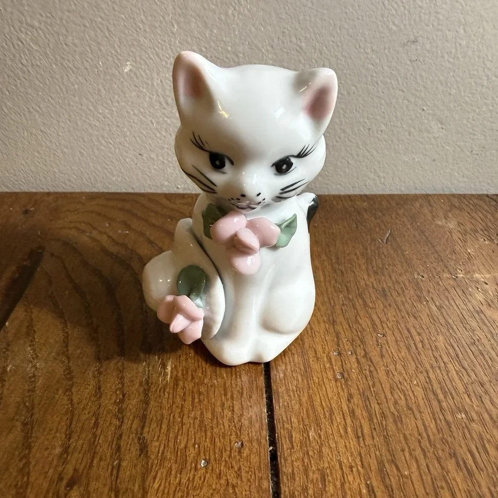 Vintage Luster Wear Sitting Cat White Porcelain Long Eyelashes Pink Roses 4